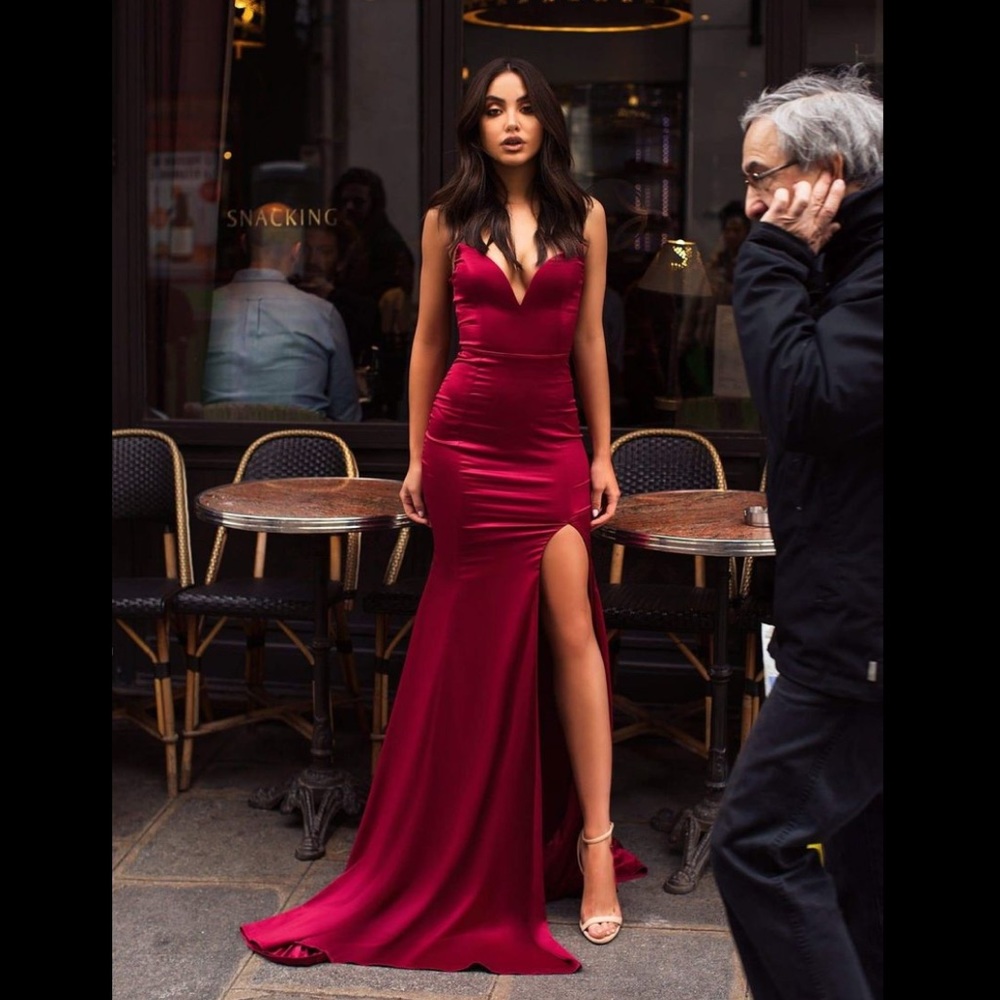 Mabelle - Deep red dress